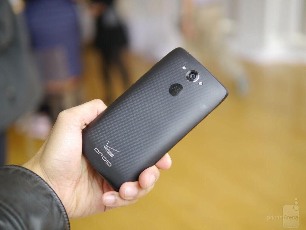  Motorola выпустила турбо-смартфон: топовое железо и начинка