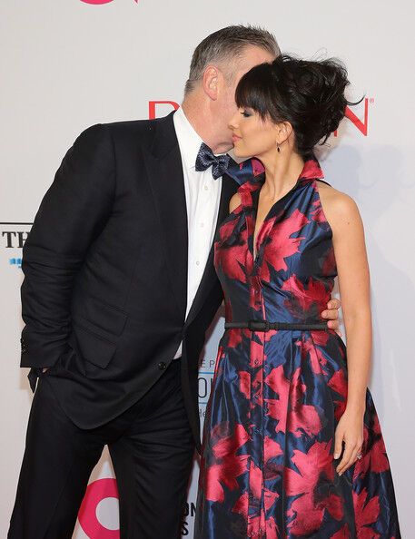 Мужики не танцуют, мужики берут друг дружку на ручки