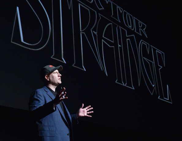 Железный человек и Капитан Америка сцепились прямо на сцене