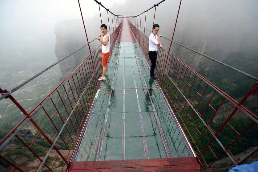 Стеклянный мост для любителей острых ощущений
