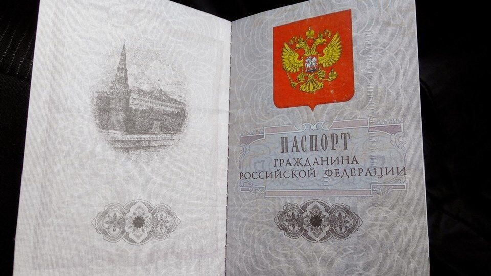 Активист обнародовал фото российского паспорта нардепа Калетник