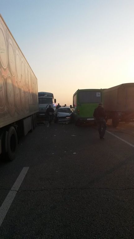 Под Харьковом в крупном ДТП разбились четыре авто