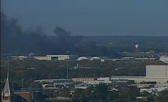 Самолет врезался в здание аэропорта в США: есть жертвы