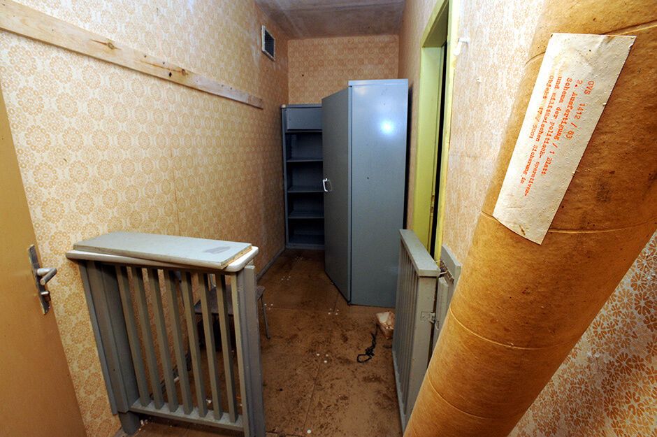 Появилась подборка фотографий убежищ диктаторов прошлого