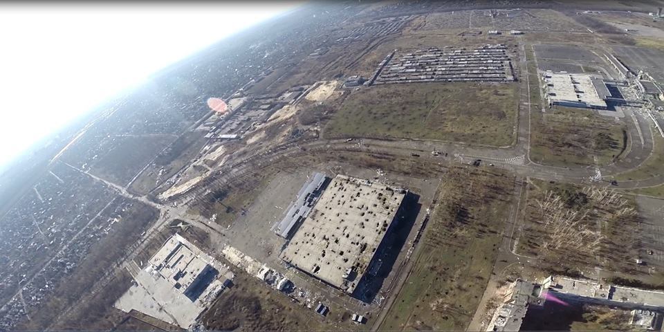Безпілотник зробив фото зруйнованого донецького аеропорту з висоти пташиного польоту
