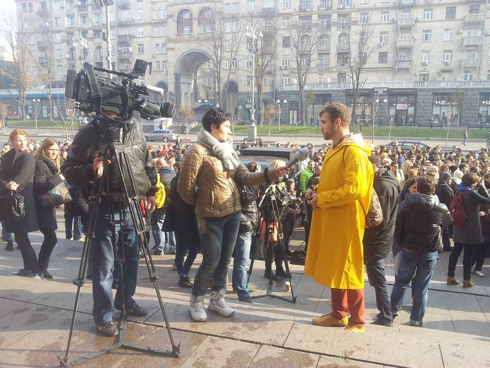 В Киеве защитники сгоревшего кинотеатра устроили "Октябрьскую кинореволюцию"