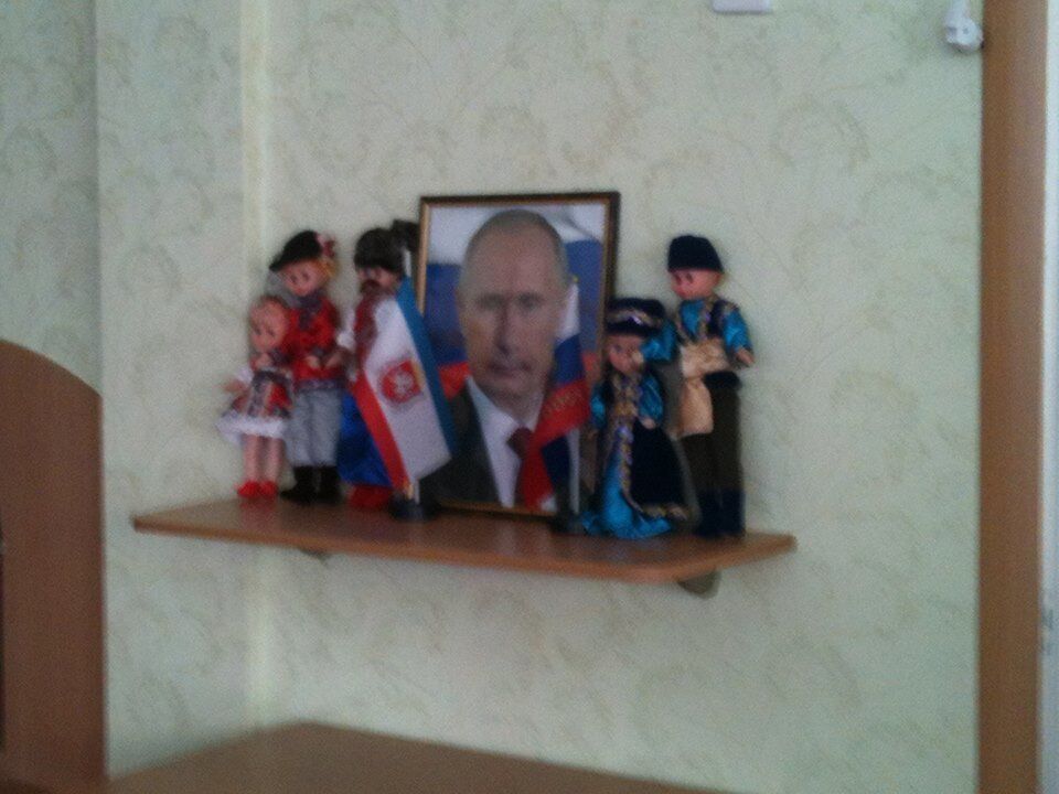В Симферополе с детского сада учат поклоняться Путину