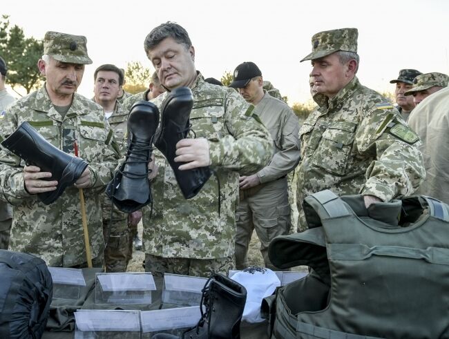 Как Порошенко проверял готовность армии к зиме: опубликованы фото