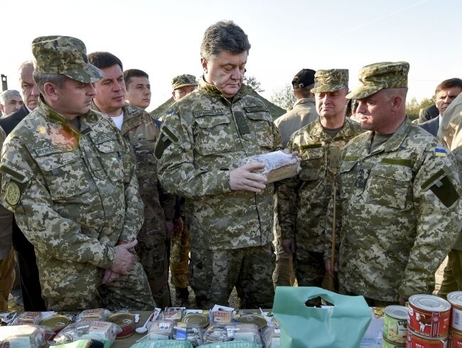 Как Порошенко проверял готовность армии к зиме: опубликованы фото
