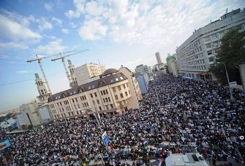 Столица "русского мира" обездвижена: мусульмане празднуют Курбан-байрам