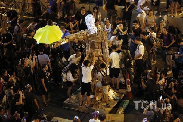 Гонконгский "Майдан" установил собственную "йолку"