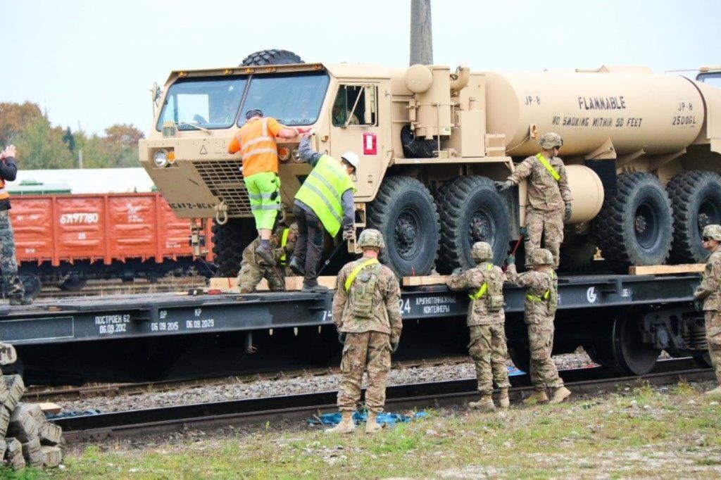 США разворачивают бронетанковое подразделение у границ России. Фотофакт