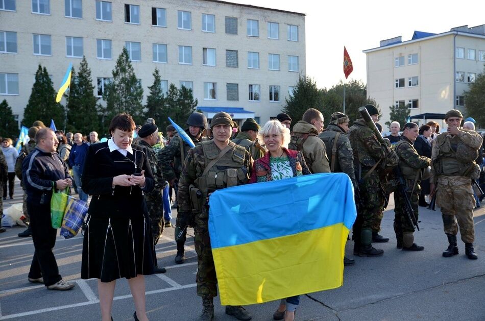 На Днепропетровщине встретили своих героев из зоны АТО: опубликованы фото и видео