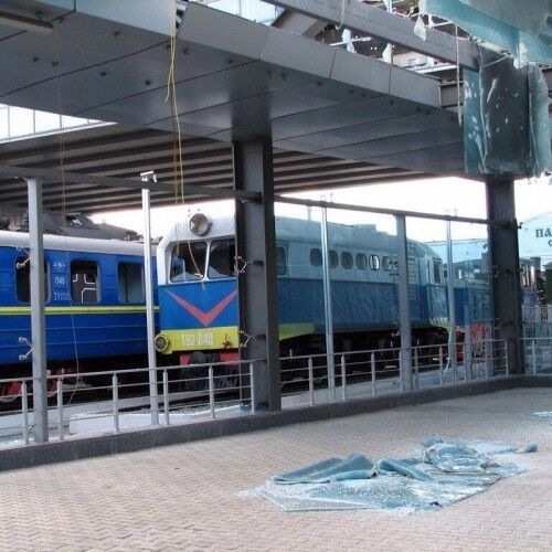 Бойовики обстріляли залізничний вокзал Донецька: опубліковані фото