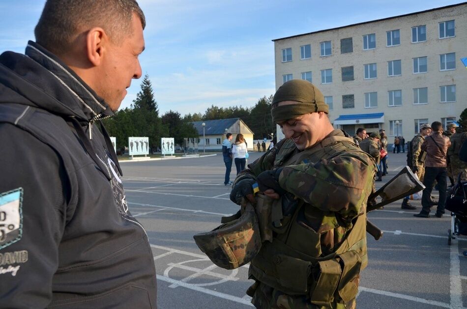 На Днепропетровщине встретили своих героев из зоны АТО: опубликованы фото и видео