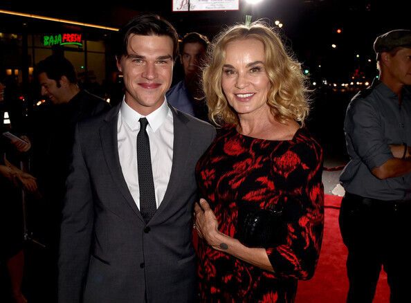 Джессика Лэнг и другие звезды "Цирка уродов" на красной дорожке