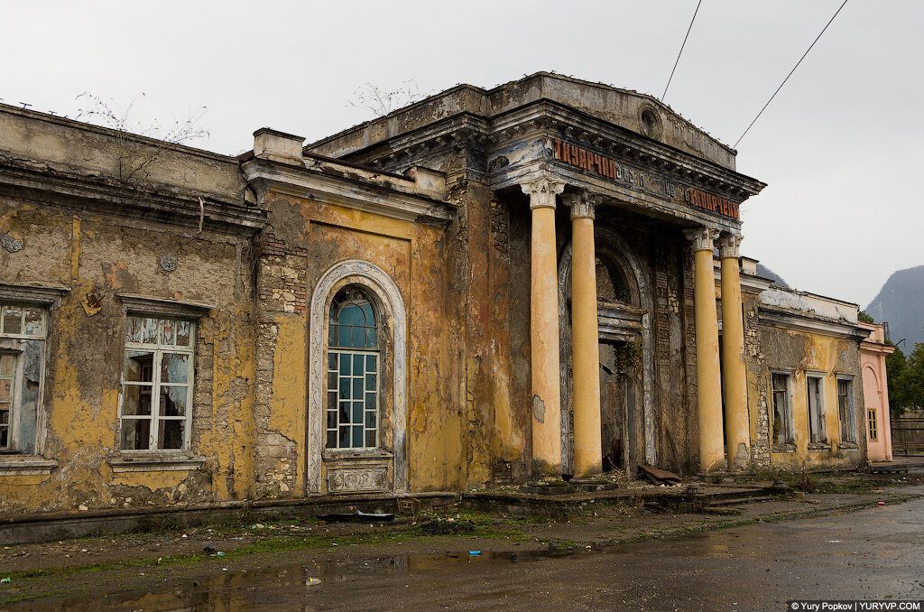 Донбасу і Криму підготували долю вугільних і курортних районів Абхазії: фоторепортаж з країни-примари