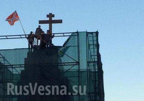 Фото флага "Новороссии" на месте снесенного Ленина в Харькове оказалось фейком