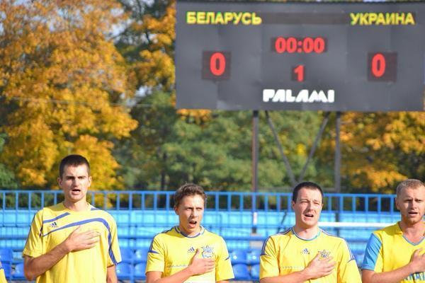 Белорусские болельщики разбили украинских ультрас