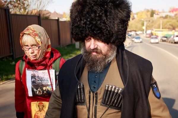 Появились фото российских казаков, зигующих под лозунгом "Православие или смерть!"
