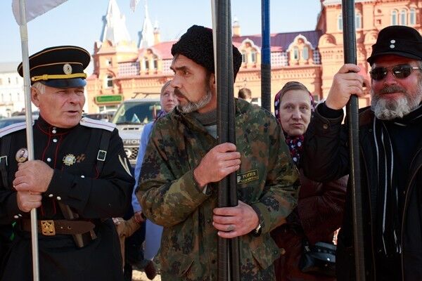 Появились фото российских казаков, зигующих под лозунгом "Православие или смерть!"