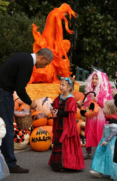 Хэллоуин в Белом доме: резиденцию президента США "захватили" гигантские тыквы