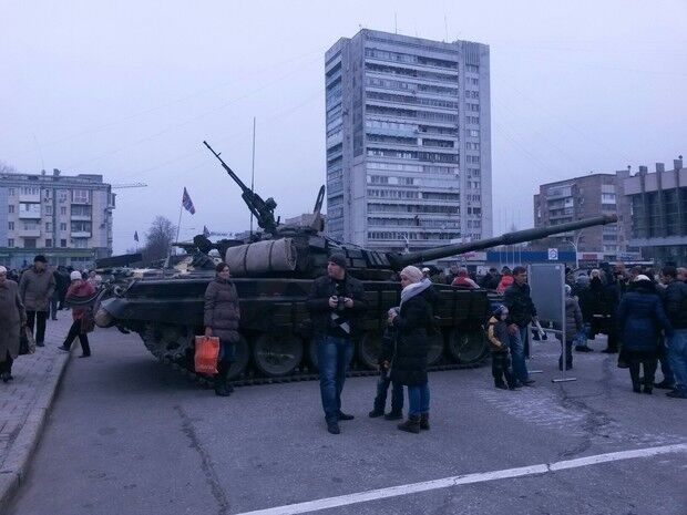 В Луганске похвастались российской техникой и зимним обмундированием боевиков: опубликованы фото "парада"