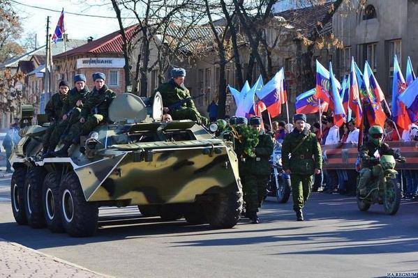 В Луганске похвастались российской техникой и зимним обмундированием боевиков: опубликованы фото "парада"