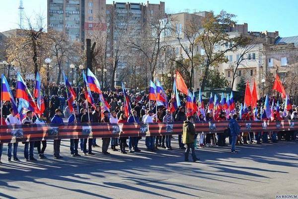 В Луганске похвастались российской техникой и зимним обмундированием боевиков: опубликованы фото "парада"