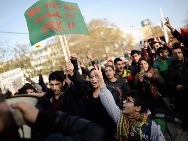 В Германии курды вышли на многотысячные демонстрации