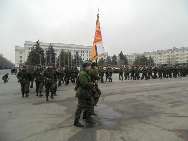 В Луганске похвастались российской техникой и зимним обмундированием боевиков: опубликованы фото "парада"