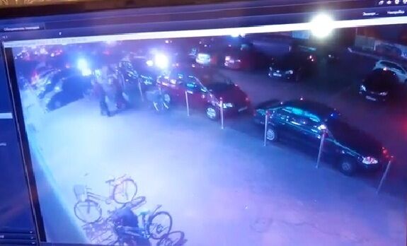 Киянка шукає вкрадений біля супермаркету велосипед: опубліковано відео крадіжки