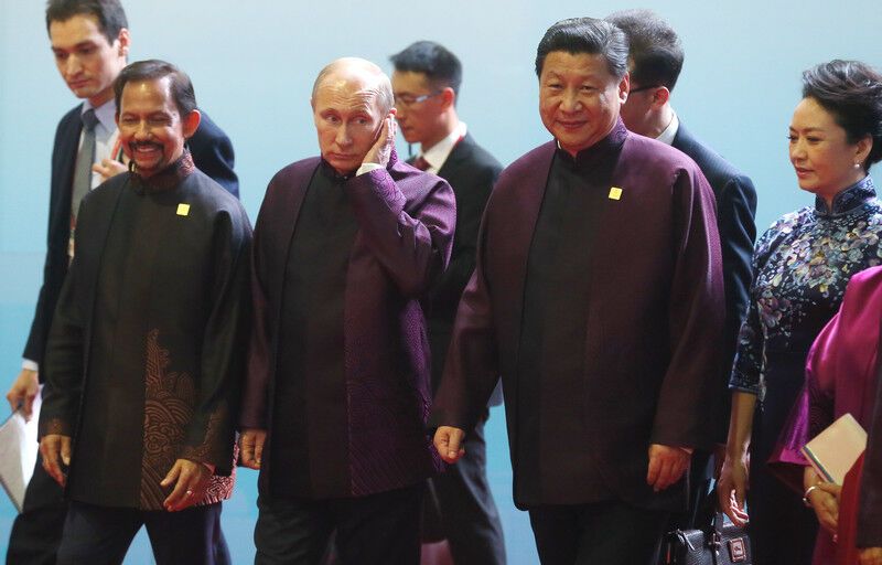В Китае Обама подозвал Путина одним взмахом руки