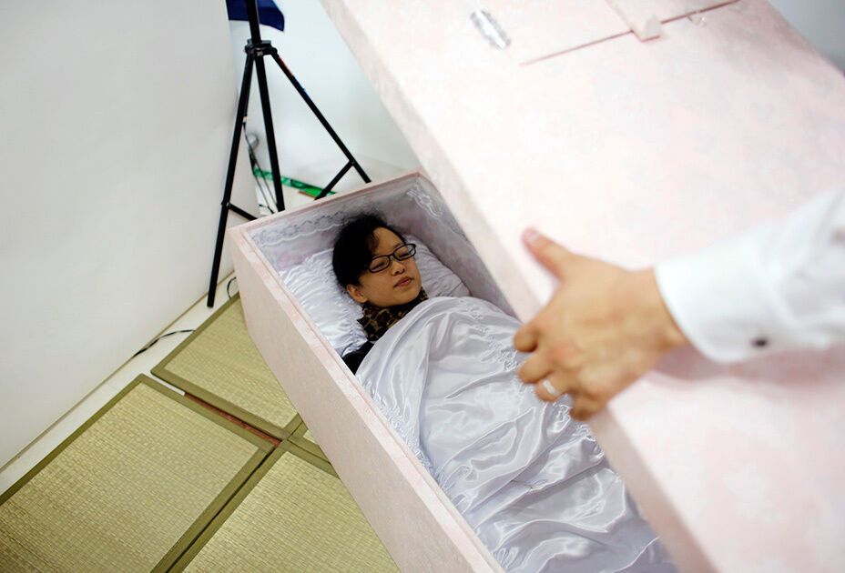 Японцы организовывают собственные похороны заранее