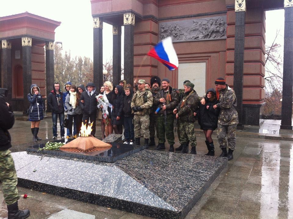 "ТерроРожі": в мережі з'явилися фото ще одного весілля бойовиків "ЛНР"