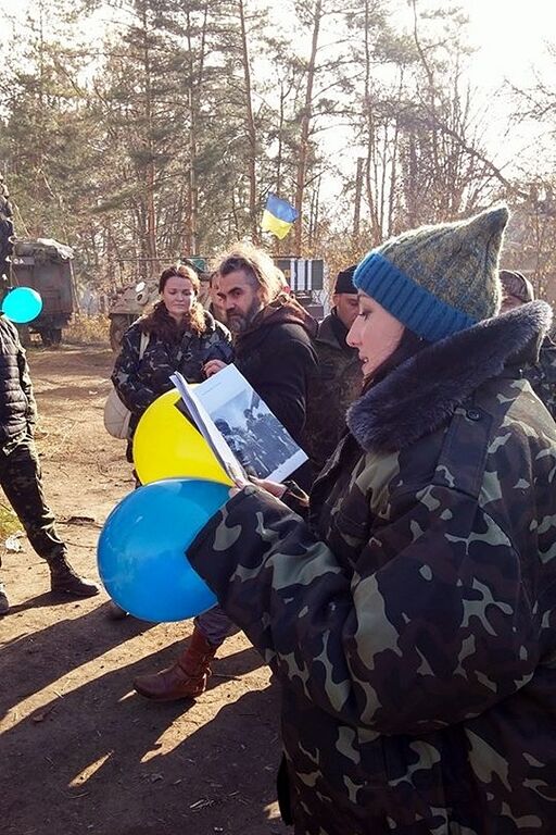 Телеведущая Витвицкая и руфер Мустанг побывали в зоне АТО