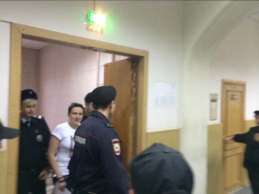 Летчицу Савченко привезли на заседание суда вместе с огромным ротвейлером: опубликованы фото и видео