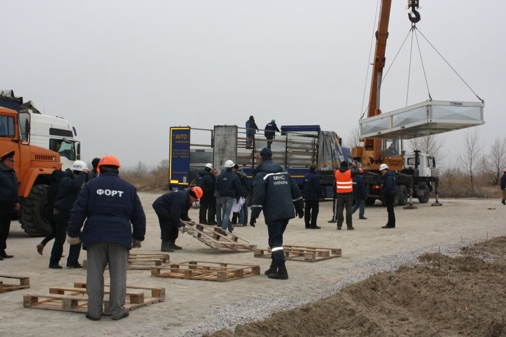 Німеччина надіслала житлові модулі для біженців з Донбасу: опубліковано фото