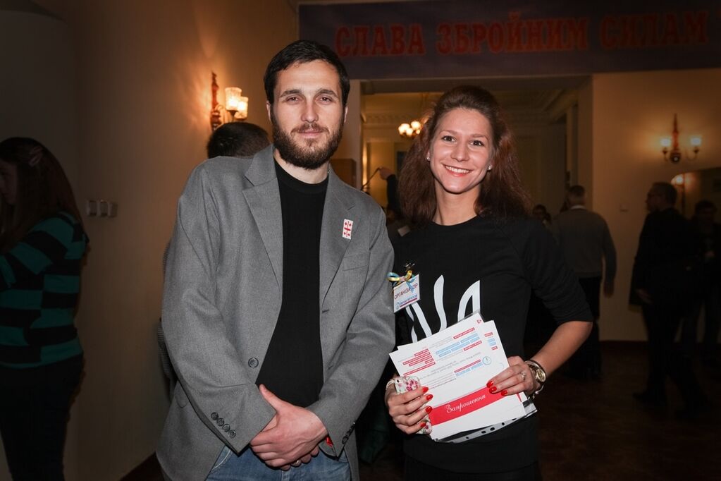 Посол Грузии в Украине лично помог волонтерам собрать деньги на лечение раненных бойцов АТО