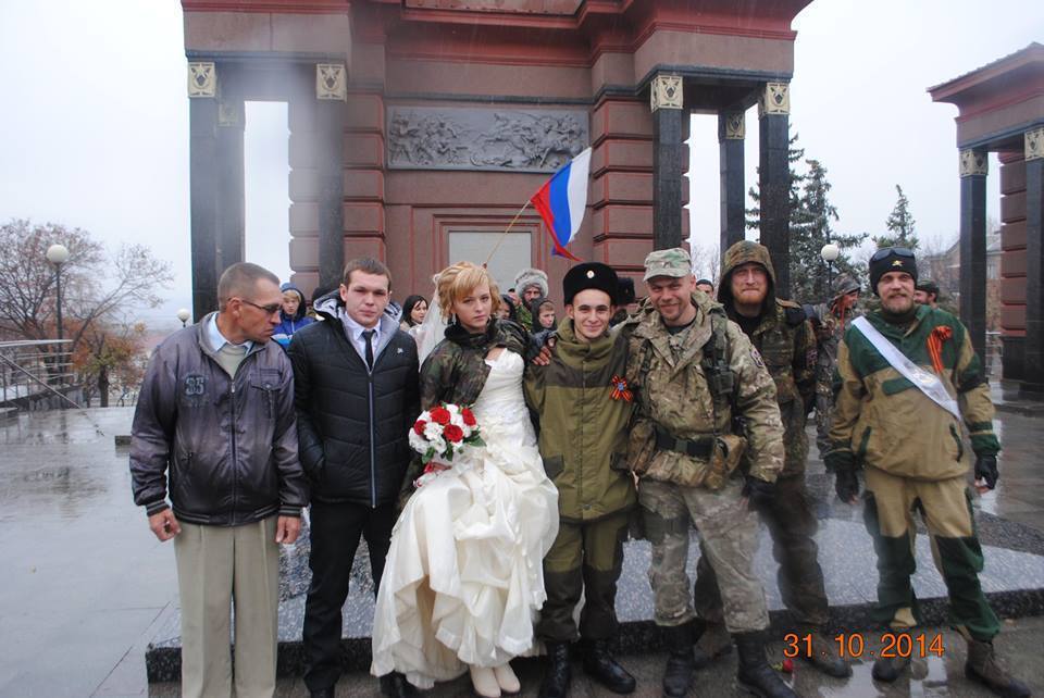 "ТерроРожі": в мережі з'явилися фото ще одного весілля бойовиків "ЛНР"