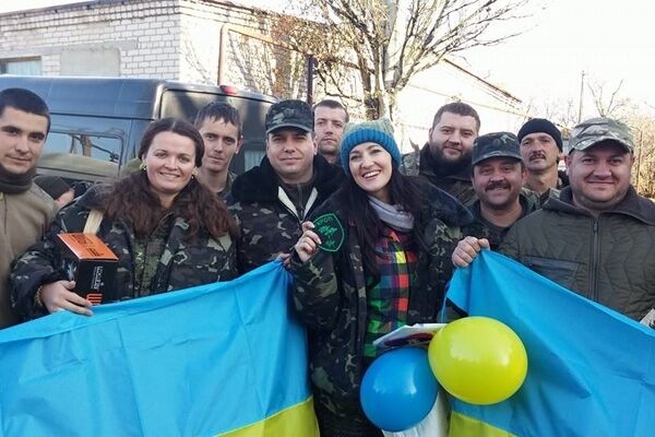 Телеведущая Витвицкая и руфер Мустанг побывали в зоне АТО