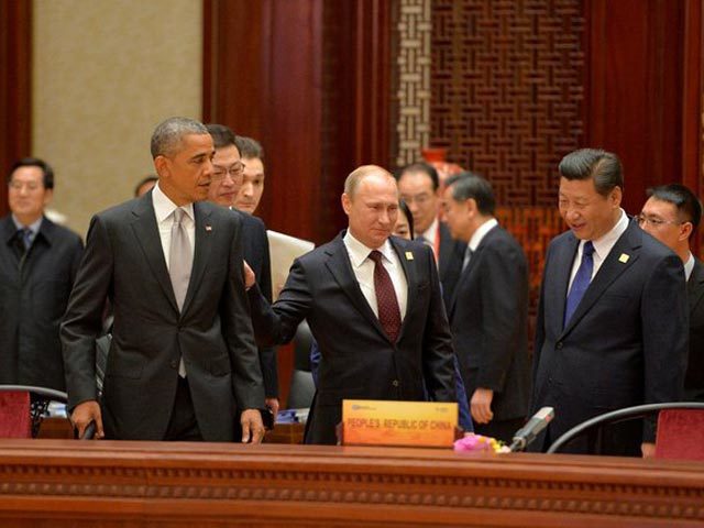 В Пекіні Путін плескав Обаму по плечу і доглядав за першою леді КНР: опубліковано фото і відео