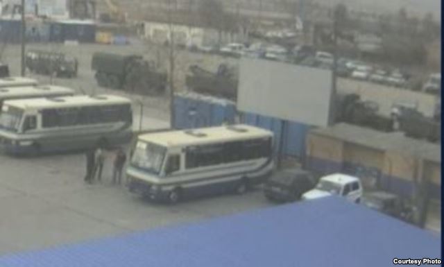 Камеры зафиксировали передвижение военной техники на переправе в Крыму