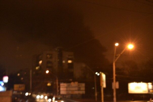 В Киеве случился масштабный пожар возле киностудии "Довженко": опубликованы фото и видео