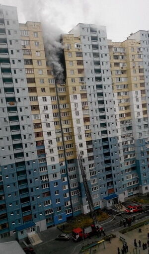 На Троещине загорелся 22-этажный жилой дом: среди пострадавших есть ребенок