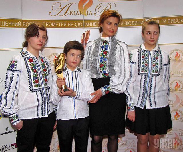 Дети Порошенко признались, что с отцом общаются лишь раз в неделю