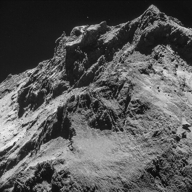 Опубликованы первые фото с поверхности кометы Чурюмова-Герасименко