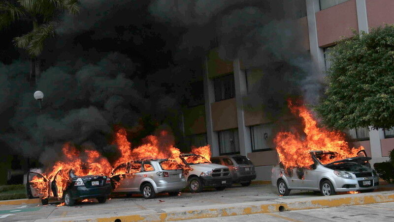 В Мексике учителя подожгли здание парламента штата Герреро