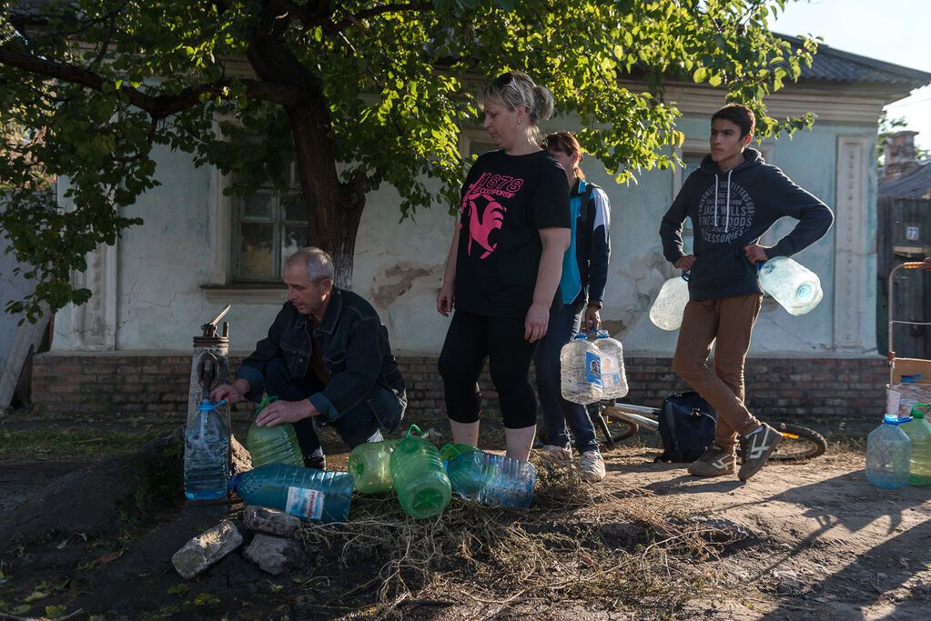 Московский блогер в фотографиях показал, как разрушила и опустошила Луганск война