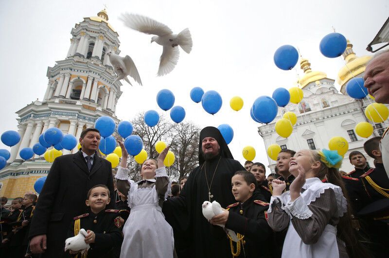 Защищать свою страну. Киевляне и дети из зоны АТО приняли кадетскую присягу